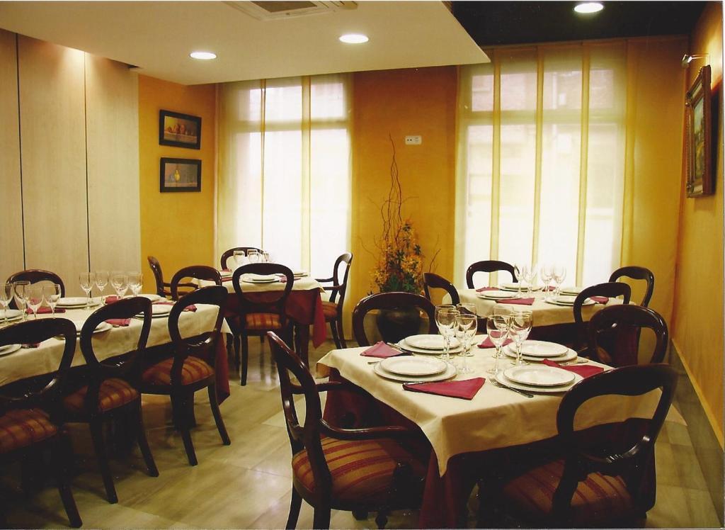 Hostal Torres San Leonardo de Yagüe Extérieur photo