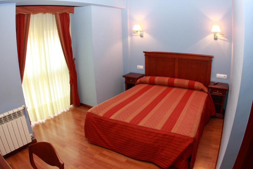 Hostal Torres San Leonardo de Yagüe Chambre photo