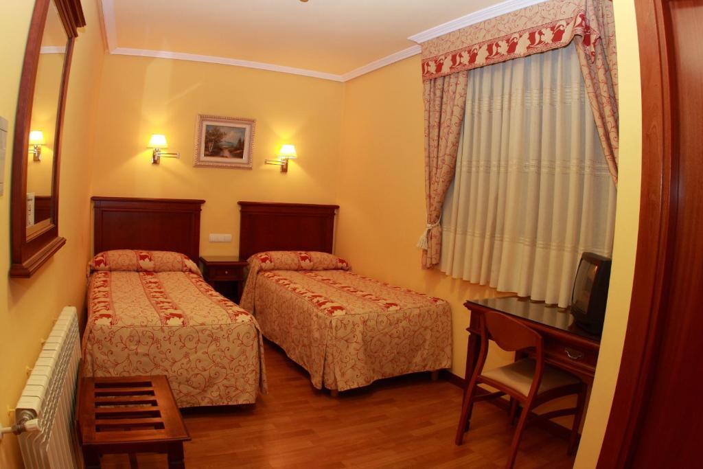 Hostal Torres San Leonardo de Yagüe Chambre photo