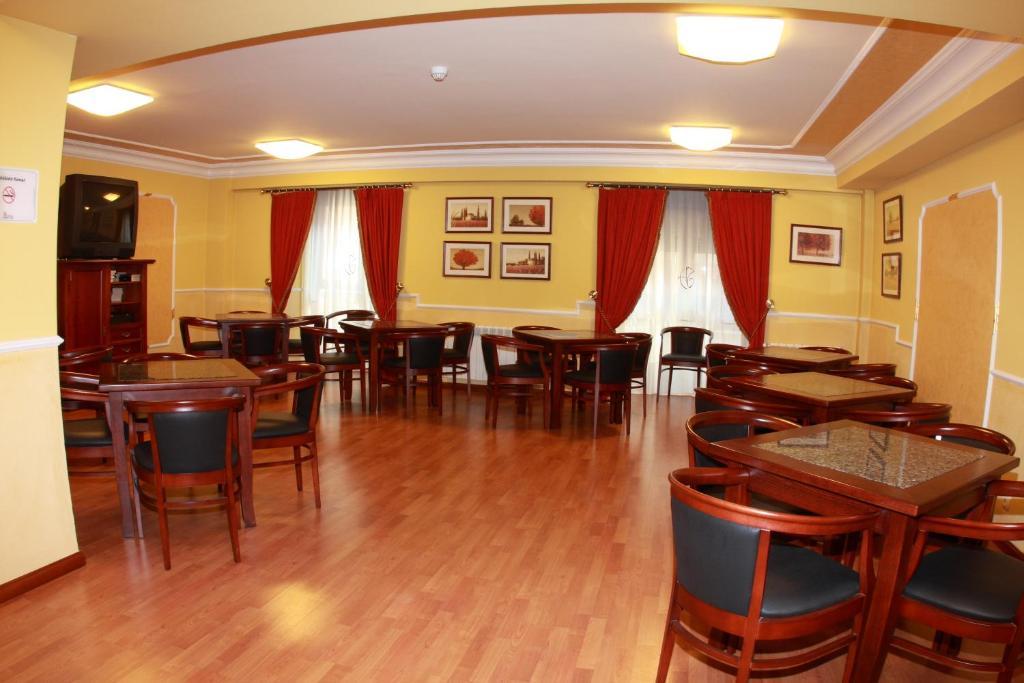 Hostal Torres San Leonardo de Yagüe Extérieur photo