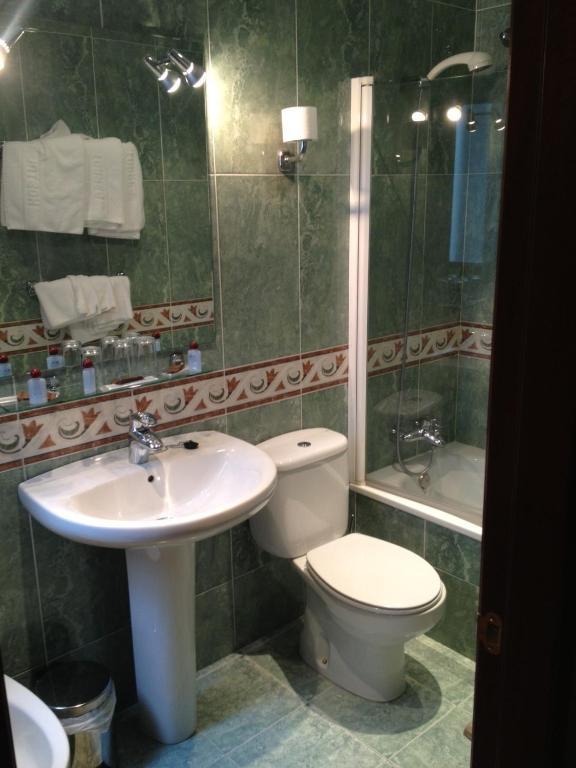Hostal Torres San Leonardo de Yagüe Chambre photo